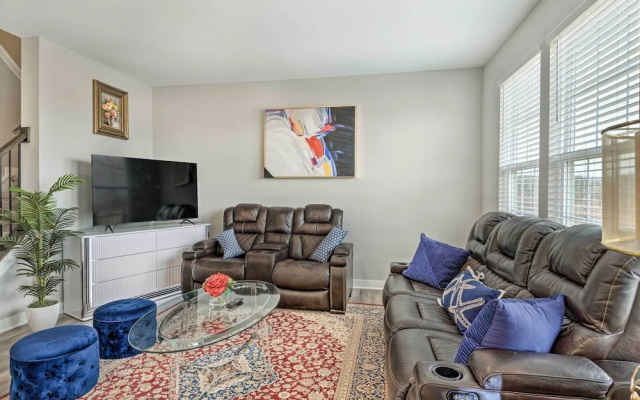Modern & Spacious Family Home w/ Pool Access!