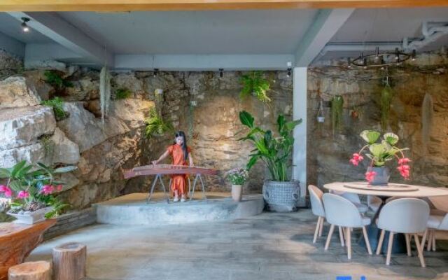 Xingyi Wanfenglin Ruhuazaoye Homestay (Baguatian Observation Deck)