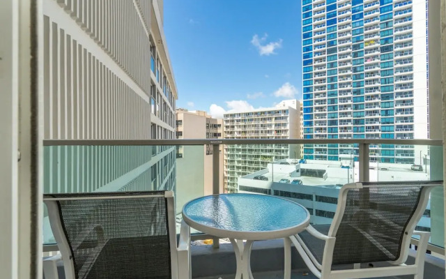 Ala Moana Hotel Room Near Beach