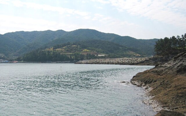 Yeosu Hyangilam Jeonmangdae Pension