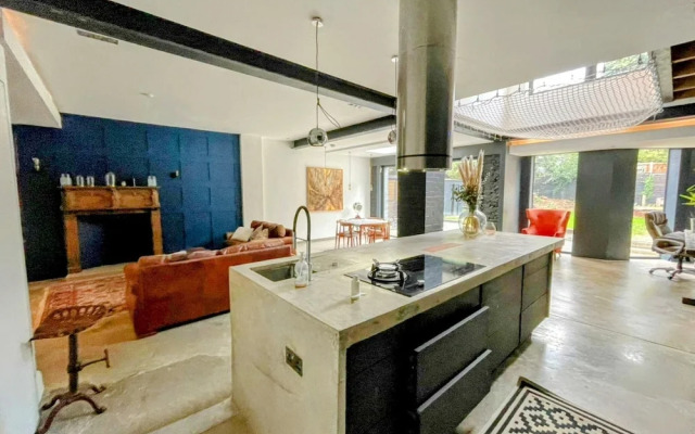Remarkable 7-bed House in London