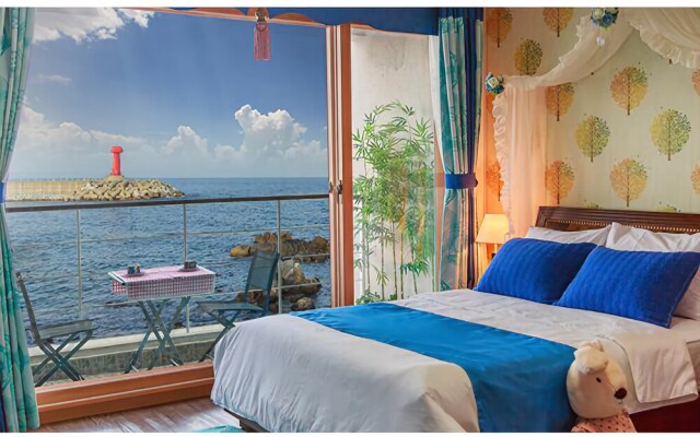 Yangyang Seaglow Rainbow Pension