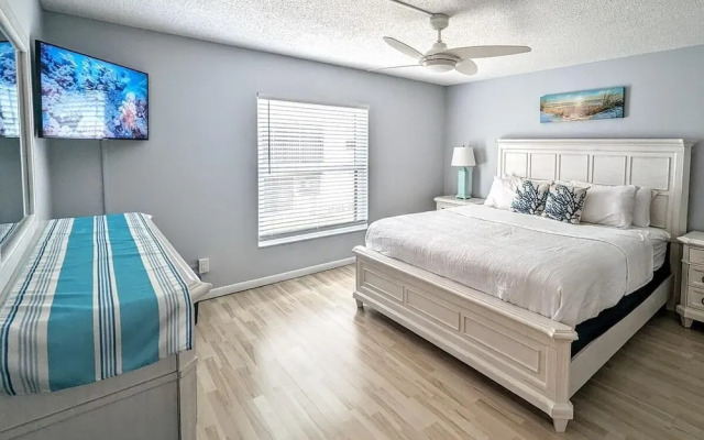 Sea Club #13 - Coastal Charm