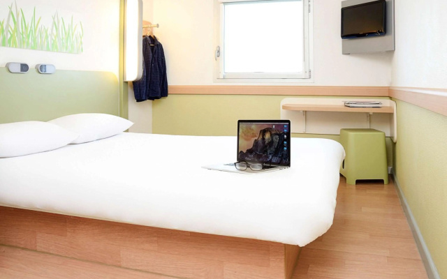 ibis budget Portsmouth - Image 4