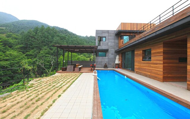 Gapyeong baeknak Flat House