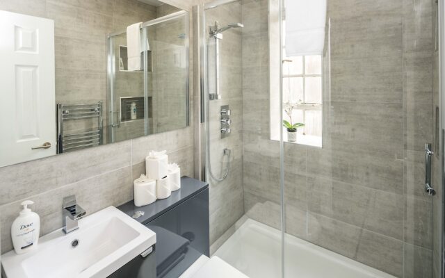 NEW Sleek & Modern Studio in the Heart of Chelsea