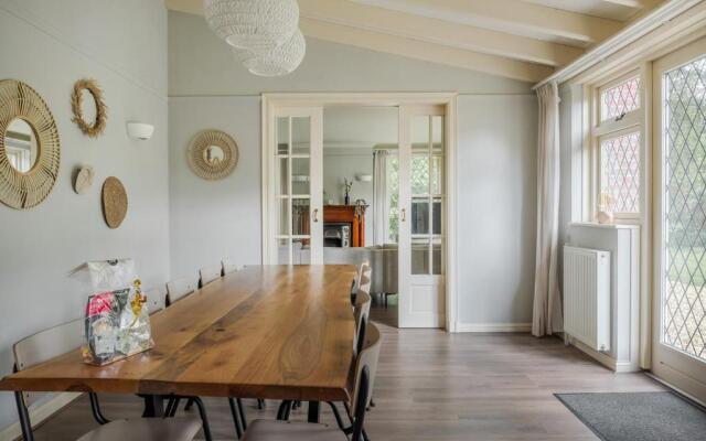 Beautiful English Villa With Hottub