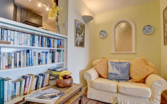 Flat 8 Clifton Court