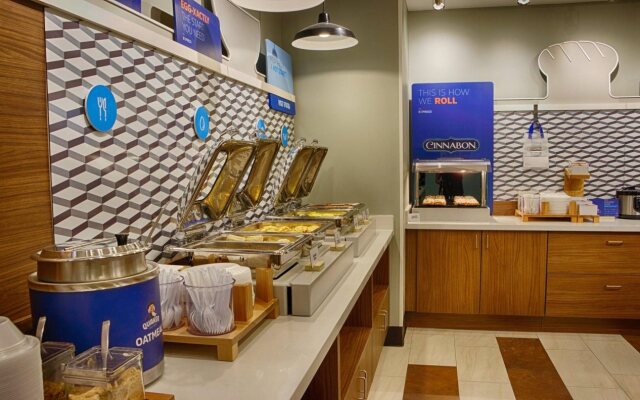 Holiday Inn Express & Suites Detroit Northwest - Livonia by IHG