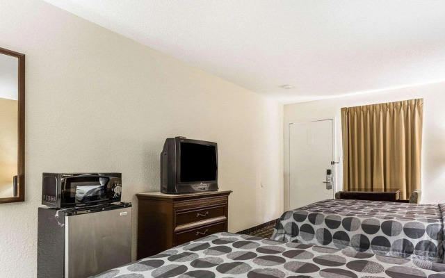 Econo Lodge Coliseum