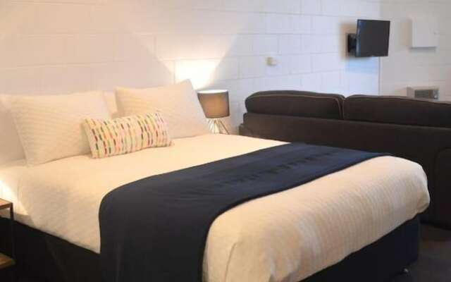 Penguin Seaside Motel