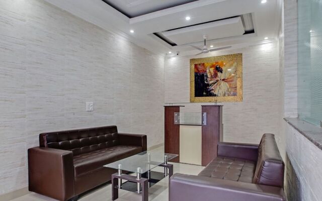 OYO Home 38093 Designer Stay Fortis Hospital