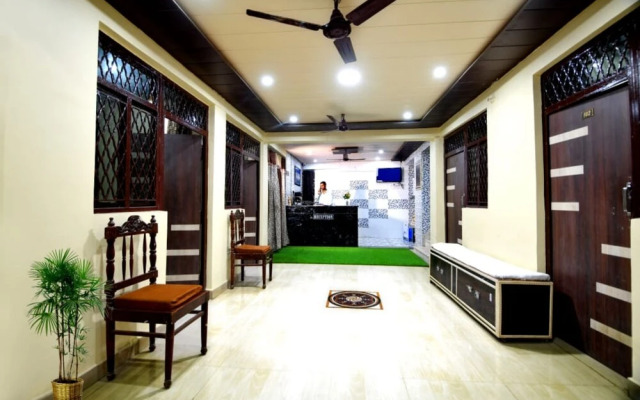 Goroomgo Royal Agrawal Palace Agra
