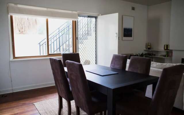 Cottesloe Beach Villa With Large Courtyard Sleeps 4