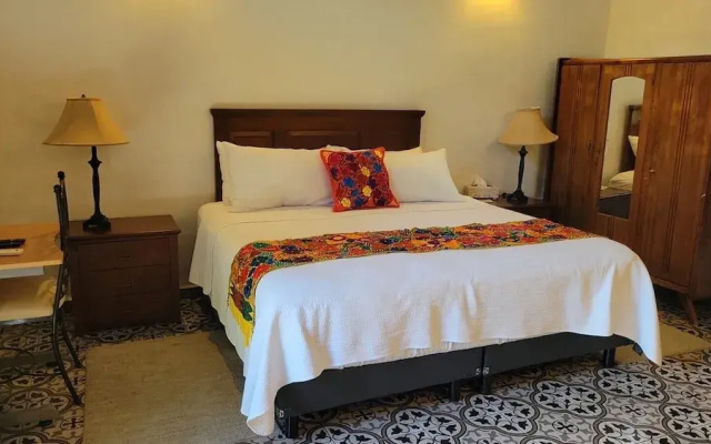 Espectacular casona con alberca y jardines