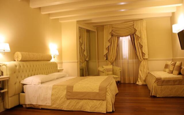 Suite Hotel Santa Chiara