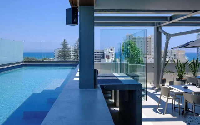 Mercure Larnaca Finikoudes Beach