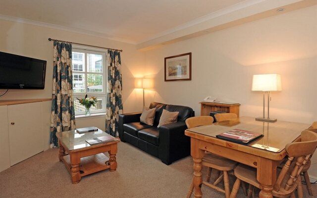 Fountain Court Apartments - Grove