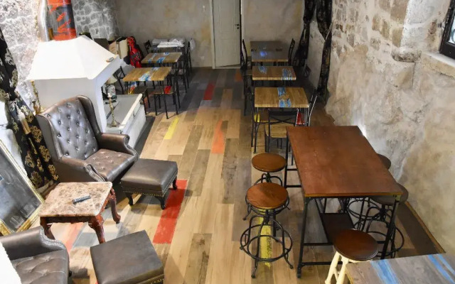 Historic Plaza Varos - Adults Only