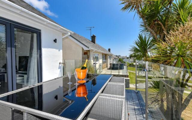 Bryn Rhosyn, 10 Cae Du