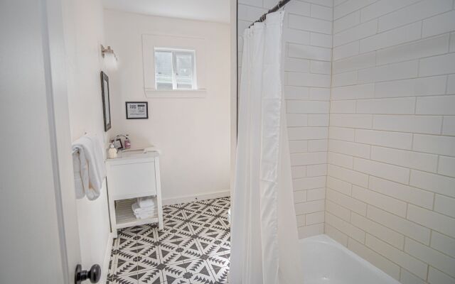 Cozy Remodeled 2br 1ba Near Downtown
