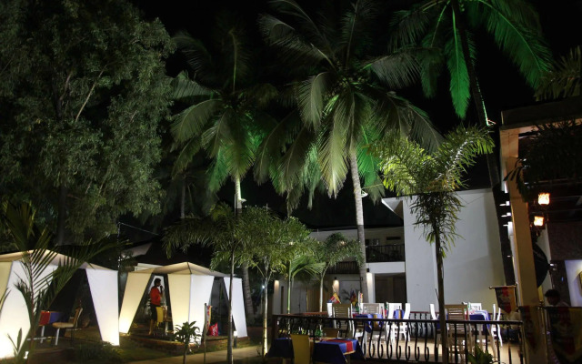 Paparazzi Resort
