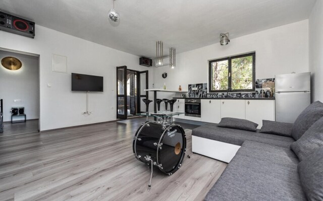 Beautiful Home in Privlaka With Wifi and 4 Bedrooms