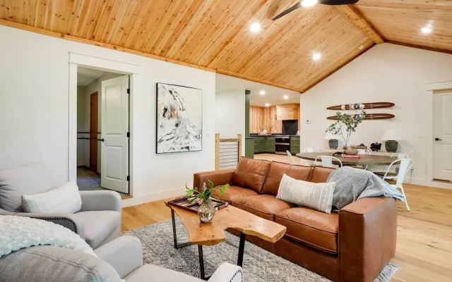 Spacious Home on Beaver Lake w/ Deck & Fire Pit!