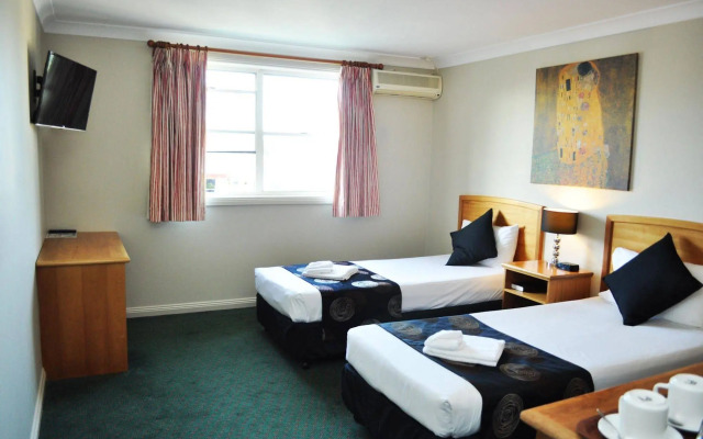 Meadowbrook Hotel