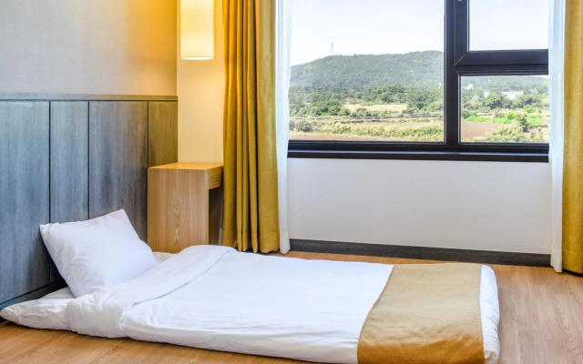 Thira Hotel