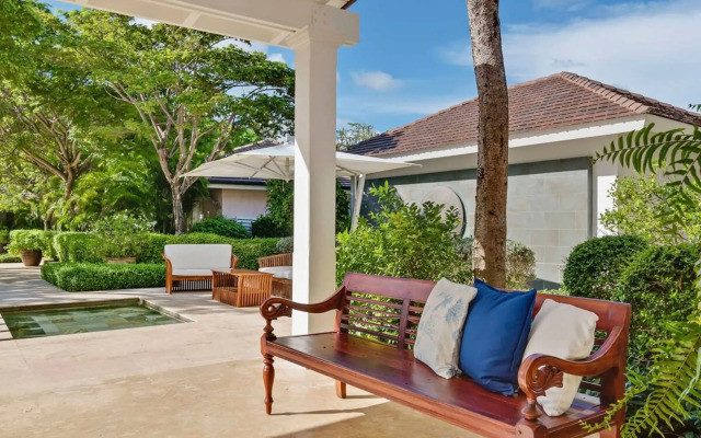 Oceanfront Golf Course Estate w Pool Guest House