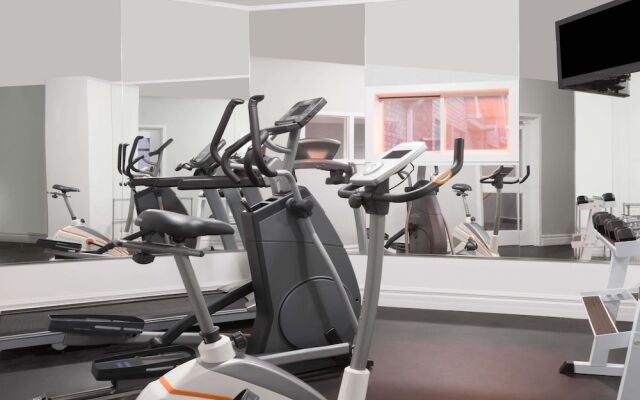 Super 8 Mt Hope Hamilton Intl Arpt ON