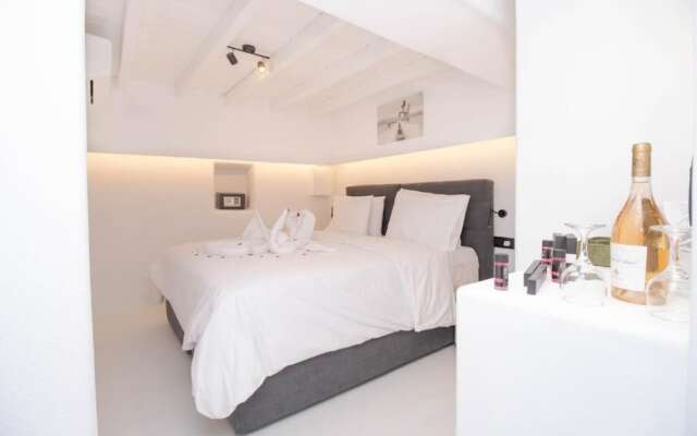 CAPRI Downtown Rooms