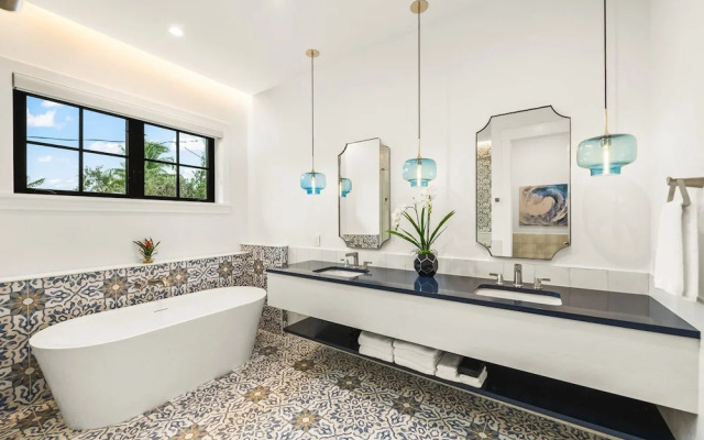 Salty Oak in Siesta Key