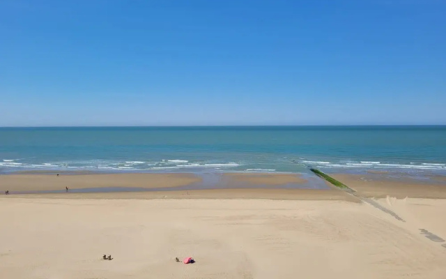 Sea View Apartment by Beach