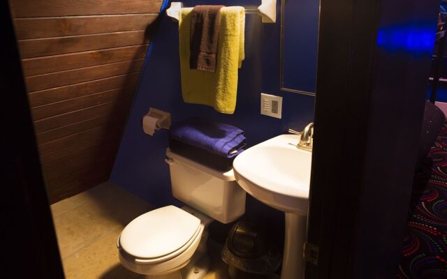 Hicksville Pines Chalets & Motel