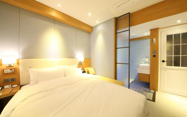 Brooks Hotel