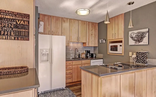 Beautiful Mountain Condo A Minute to Lift - AN210 by RedAwning