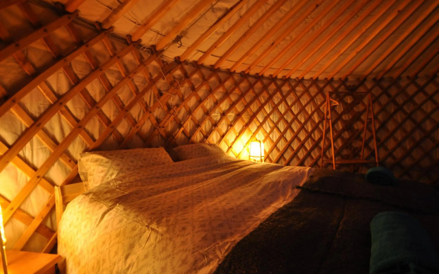 Luxurious underfloor heated Yurt with Hot tub