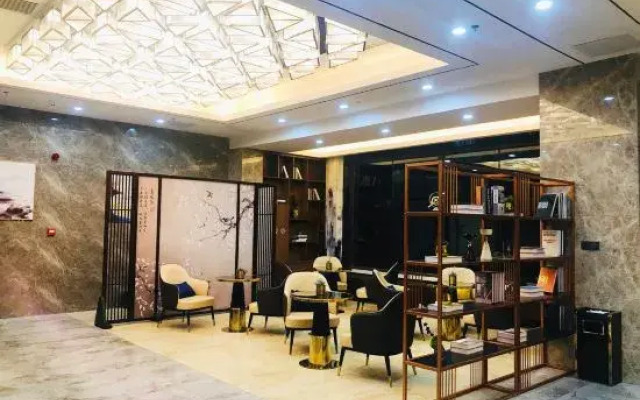 Homeinn Plus Hotel (Chifeng Gangtie Street South Railway Station)