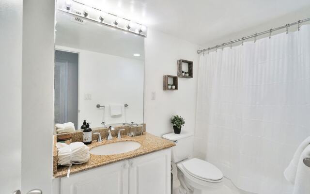 Destination Stays-Ocean View Condo Miami