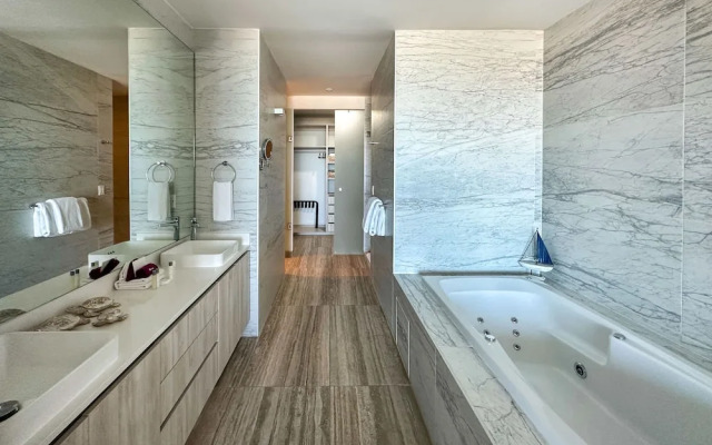 2BR Iconic Oceanfront Escape