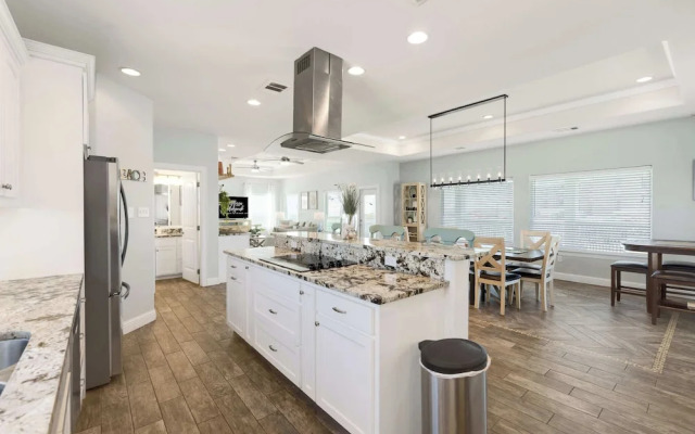 Ocean Views Optional Golf Cart Sleeps 14