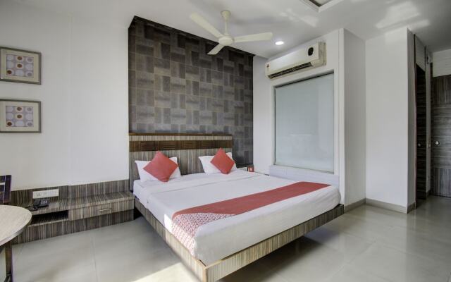 OYO 1000 Hotel Admiral Suites