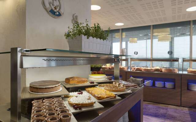 Ramada Hotel & Suites by Wyndham Netanya
