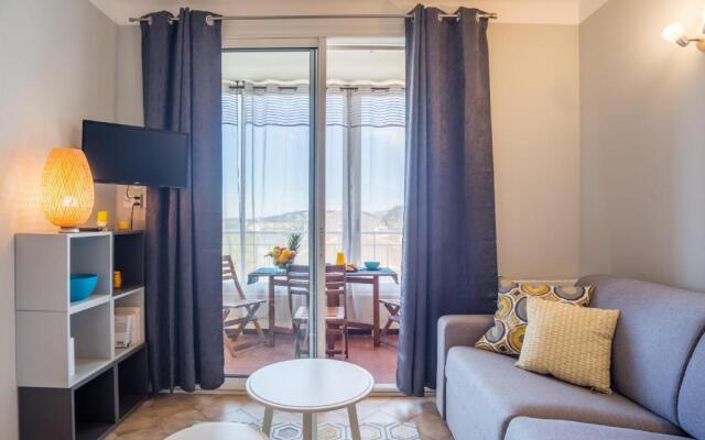 T2 avec loggia fleurie et ensoleillée