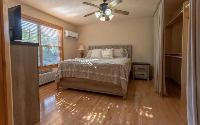 Tin Cup - 1 Br Cabin