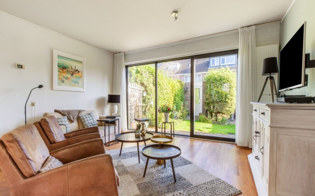 Modern Holiday Home in Monnickendam With Roofed Terrace