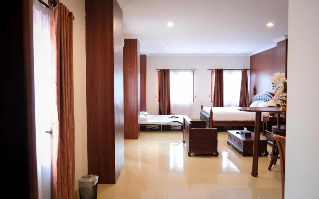 RedDoorz Premium @ The Garden Suites Solo