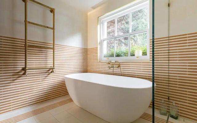 St Luke's Mews III by Onefinestay